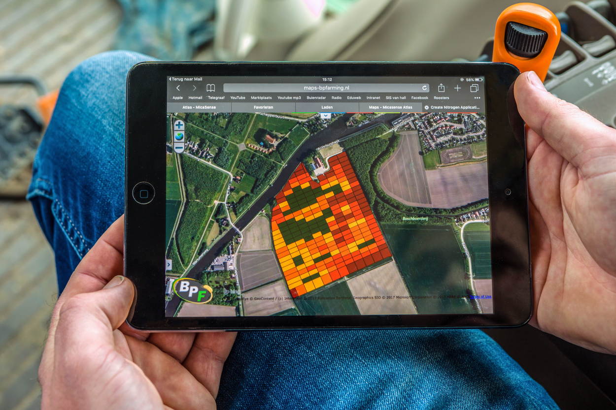 Drone scherm wat een land toont voor precisielandbouw