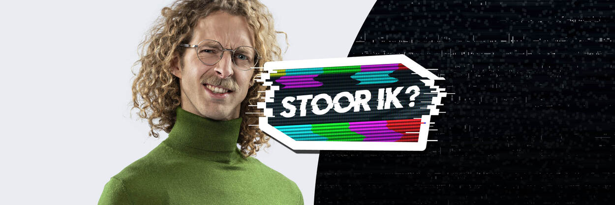 Stoor ik? Beeldmerk en man met lang gekruld haar en bril, kijkt verbaasd.