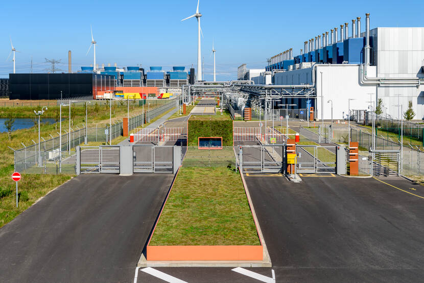 De zwaar beveiligde site van Google Eemshaven